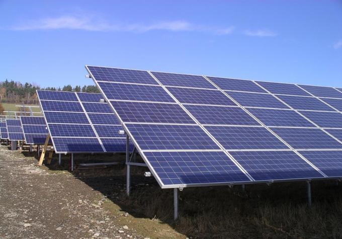 Panel słoneczny polikrystaliczny o mocy 340 W. 1
